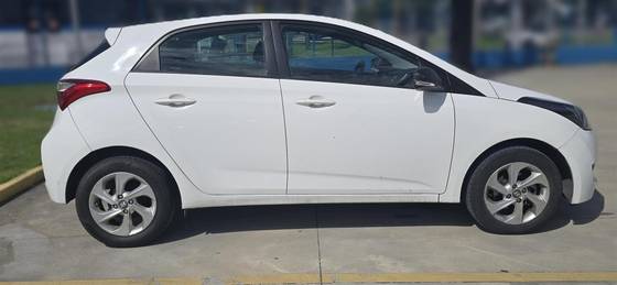 HYUNDAI HB20 1.6 COMFORT PLUS 16V FLEX 4P AUTOMÁTICO HYUNDAI HB20 1.6 COMFORT PLUS 16V FLEX 4P AUTOMÁTICO